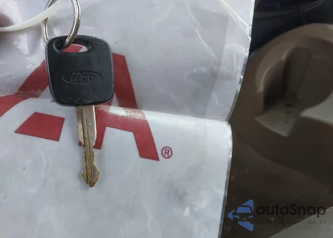 2005 Ford Focus Zx4 z USA, uszkodzony, nr VIN 1FAFP34N85W163602